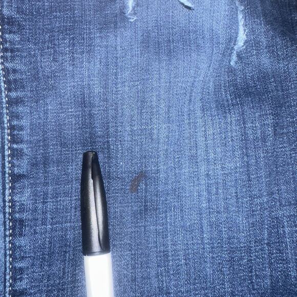 Levi’s Women’s Boyfriend Jeans Size 31 Blue Distressed Denim - Picture 9 of 9